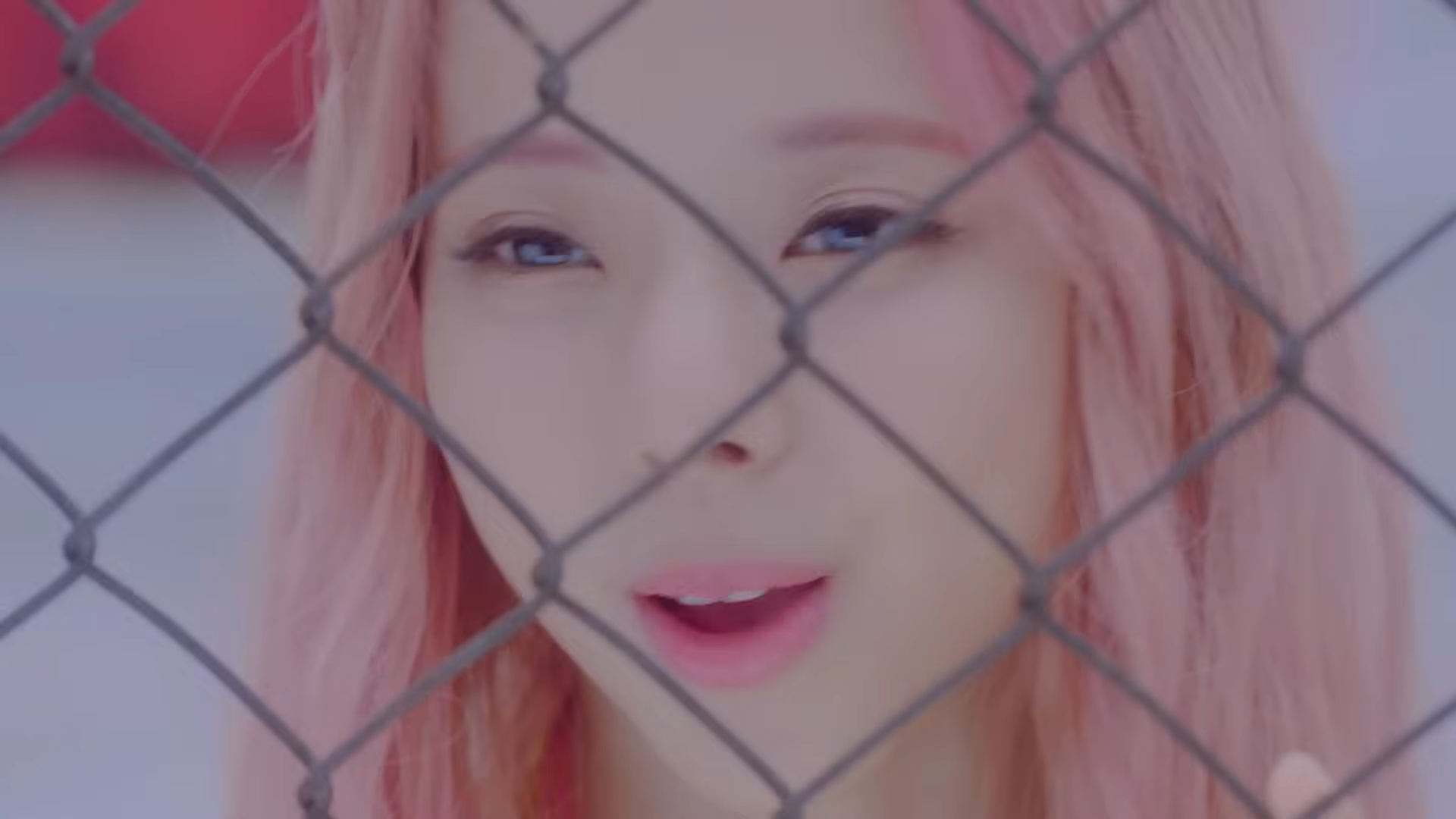 Vivi singing.